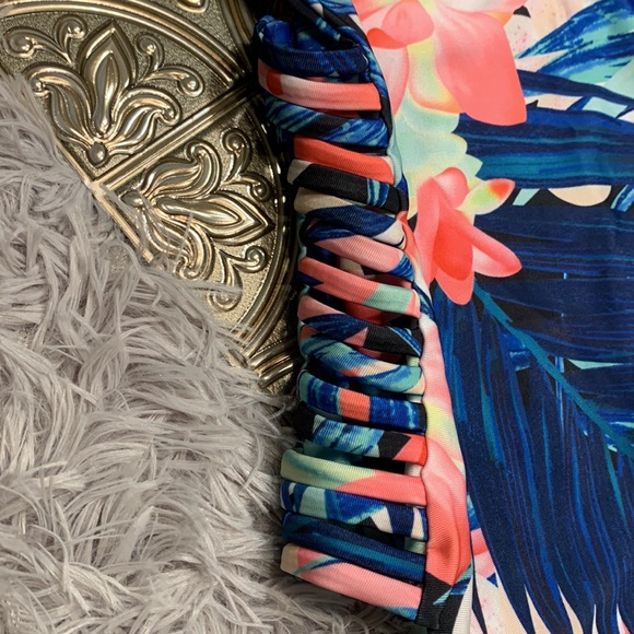 🌹Trendy Tropical Low Back Floral One-Piece Swimsuit - Picture 4 of 10